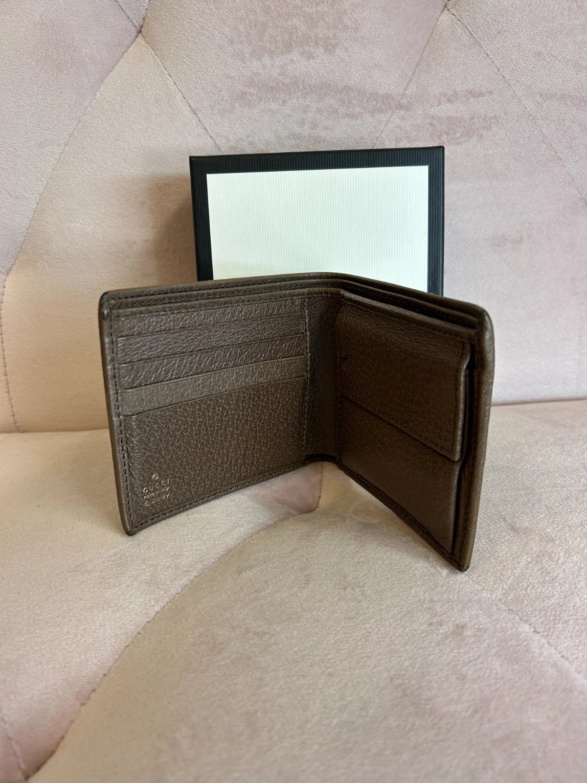 Gucci x Disney GG Supreme Donald Duck Billfold Wallet – Limited Edition Designer Leather Wallet | 70% OFF + Free 3–5 Day USA Shipping